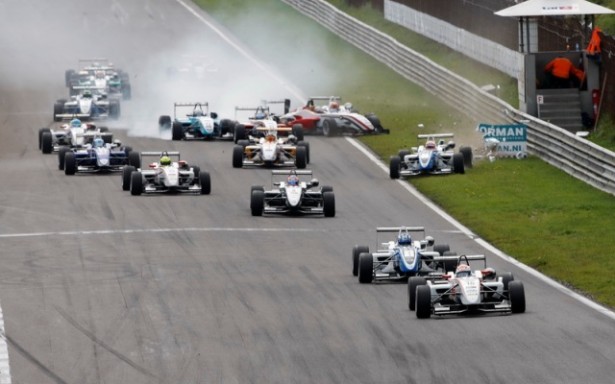 PaddockScout Weekend Roundup: 13-14 August PaddockScout.com rounds up the weekend’s action in the world of junior single-seaters, beginning with a surprise victor in the Masters of Formula 3 after a chaotic start to the race…