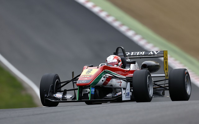Alex Lynn swept up in the European F3 qualifying at Brands Hatch, setting the quickest time in both sessions to take pole for all the three races of the weekend.