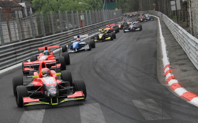 With the absence of Formula 3 from the this year's 72nd edition of the Pau Grand Prix, a one-off Formula Renault 2.0 event takes centre stage on the iconic French street circuit this weekend.